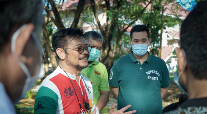 Menteri Pertanian Syahrul Yasin Limpo (SYL) berolahraga bersama dengan Bupati Pangkep Muhammad Yusran Lalogau (MYL) di area kampus Universitas Islam Negeri Makassar. (Pangkep.terkini.id).