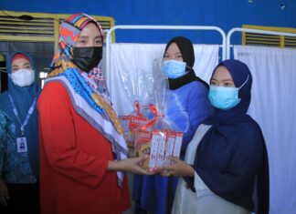 Ketua TP PKK Kabupaten Pangkep Nurlita Wulan Purnama (Kiri).(Ist).