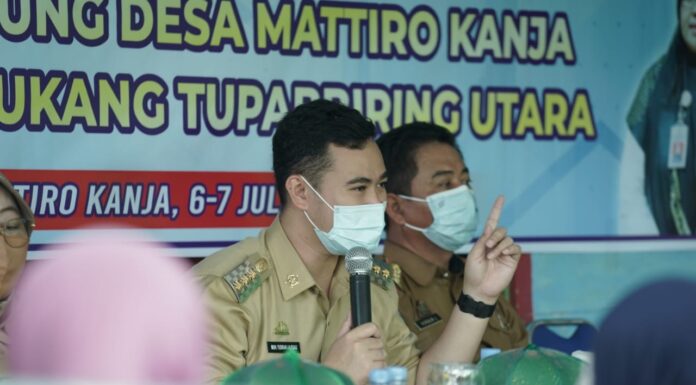 Bupati Pangkep Muhammad Yusran Lalogau Kegiatan Peningkatan Kualitas Keluarga dalam Mewujudkan Kesetaraan Gender dan Hak Anak di Pulau Desa Mattiro Kanja, Kecamatan Liukang Tuppa Biring Utara, Selasa, 6 Juli 2021.(Pangkep.terkini).