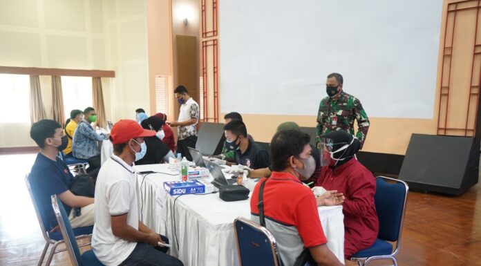 Semen Tonasa Bersama Koops II TNI AU Gelar Vaksinasi Bagi  Masyarakat Sekitar PT Semen Tonasa bersama Tenaga Kesehatannya, Koops II TNI AU kembali melaksanakan serbuan vaksinasi TNI AU untuk kedua kalinya, bertempat di ruang auditorium Kantor Pusat PT Semen Tonasa, Sabtu 17 Juli 2021.( Humas ST).