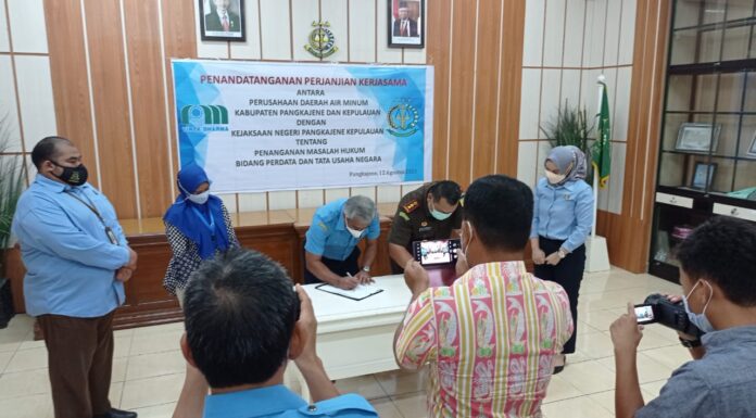 Perusahaan Daerah Air minum (PDAM) Kabupaten Pangkep melakukan penandatangan perjanjian kerja sama dengan pihak Kejaksaan Negeri dalam hal penyelesaian permasalahan hukum.(Pangkep.terkini.id).