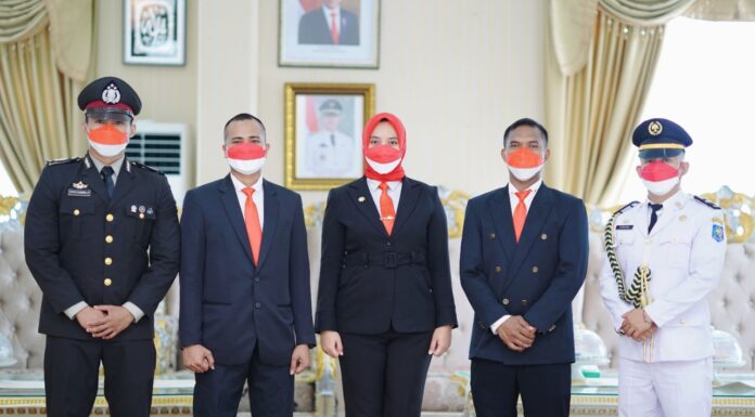 Bripka Stevy Ponto merupakan aide de camp (ADC) Bupati Pangkep, Jumadi supir Bupati Pangkep, Erni Puspita merupakan ajudan Ketua TP PKK Pangkep Nurlita Wulan Purnama, Muhammad Rusdi Supir Ketua TP PKK Pangkep, dan Arief Saputra Pidie juga bertugas sebagai ajudan Bupati Pangkep. Berposes di HUT ke-76 RI.(Ist).