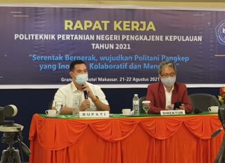 BUpati Pangkep bersama  Direktur Politani Ir Darmawan MP dalam rapat kerja Politani Negeri Pangkajene.(ISt).