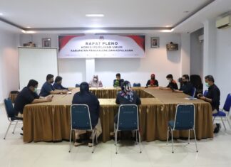 Akhir bulan Agustus kembali KPU Pangkep menetapkan Daftar Pemilih Berkelanjutan (DPB) Periode Agustus 2021 secara internal yang dilaksanakan di Aula Kantor KPU Pangkep, Selasa, 31 Agustus 2021, kemarin, dihadiri oleh Ketua dan Anggota, Sekretaris, Kasubag dan Staf Datin.(Ist).