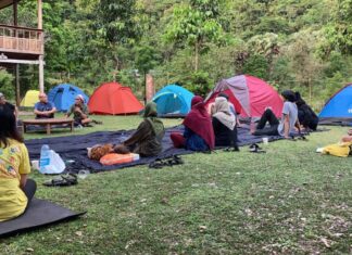 Perhelatan Makassar Biennale tahun ini berlabuh di Pangkep. Selama sepekan yang dimulai pada Minggu, 25 September 2021, kegiatan ini dipusatkan di kawasan Karst Belae, Biraeng, Minasatene.(Pangkep.terkini.id).