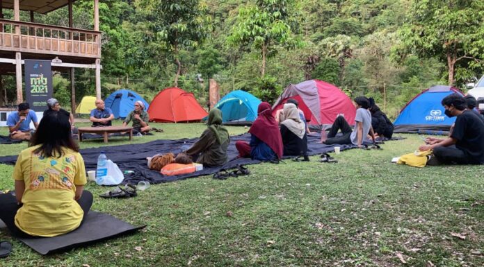 Perhelatan Makassar Biennale tahun ini berlabuh di Pangkep. Selama sepekan yang dimulai pada Minggu, 25 September 2021, kegiatan ini dipusatkan di kawasan Karst Belae, Biraeng, Minasatene.(Pangkep.terkini.id).