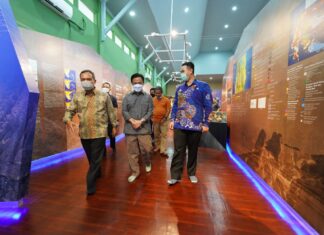 Anggota Komisi VI DPR RI Muhammad Rapsel Ali (tengah) bersama Bupati Pangkep  Muhammad Yusran Lalogau(MYL) Direktut Utama PT Semen Tonasa Mufti Arimurti. (Pangkep.terkini.id).