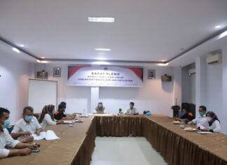 Komisi Pemilihan Umum (KPU) Kabupaten Pangkep, kembali melaksanakan Rapat Pleno Rekapitulasi Daftar Pemilih Berkelanjutan (DPB) 2021, di Aula KPU Pangkep.(Pangkep.terkini.id).
