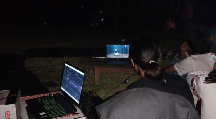 Dua Esai Lawas Asdar Muis RMS dalam Monolog Adnan Muis Pengunjung Makassar Biennale di Pangkep menyaksikan monolog Adnan Muis bacakan esai Asdar Muis RMS.(Pangkep.terkini.id).