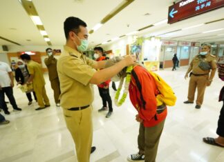 Bupati Pangkep Muhammad Yusran Lalogau menyambut kedatangan dua atlet asal Pangkep yang berlaga di PON XX Papua.(Pangkep.terkini.id).