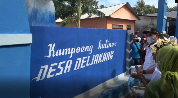 Kunjungan Ke Kalmas, Bupati MYL Resmikan Tempat Kuliner Desa Dewakang Bupati Pangkep Muhammad Yusran Lalogau, meresmikan tempat kuliner Desa Dewakang. (Badauni AP/Pangkep.terkini.id).