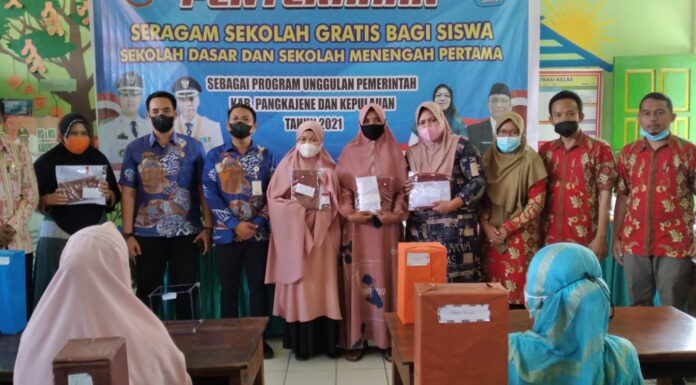 Dapat Seragam Sekolah Gratis, Orang Tua Siswa : Terima Kasih Bupati MYL Pangkep Cerdas