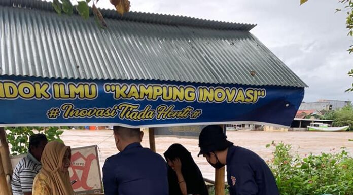 Karang Taruna Pangkep Bagikan Makanan Siap Saji ke Warga Terdampak Banjir Karang Taruna Pangkep