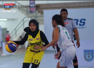 Fachruddin saat memimpin pertandingan di Honda DBL SOUTH SULAWESI SERIES 2021-2022.(Azawear.com)