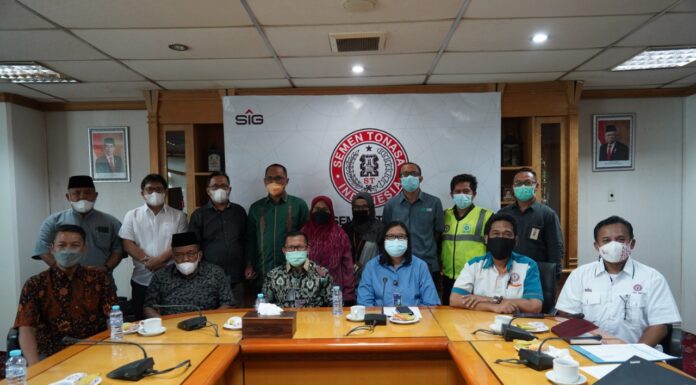 Semen Tonasa Terima Kunjungan Studi Banding Tim dari Padang PT Semen Tonasa