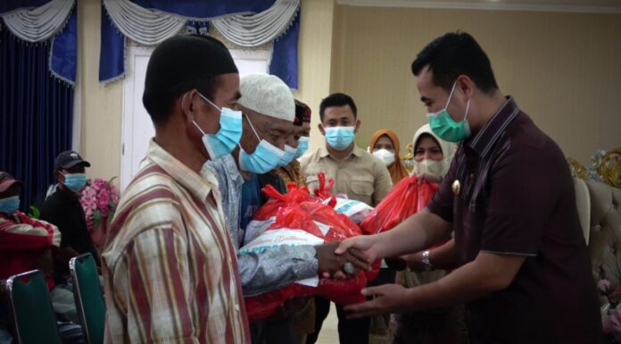 Ramadan, Ratusan Tukang Bentor Terima Paket Sembako Bupati MYL Pangkep Tukang Bentor