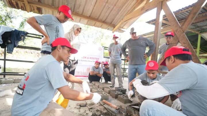 Semen Tonasa Latih Masyarakat Pembuatan Paving Block Semen Tonasa