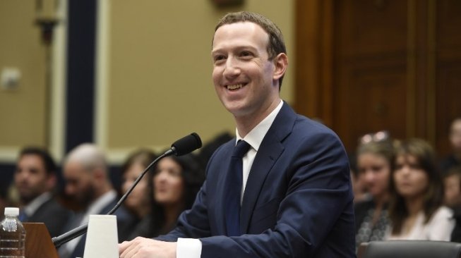CEO Facebook, Mark Zuckerberg saat memberikan kesaksian di depan Senat AS, Selasa (10/4/2018). [AFP]